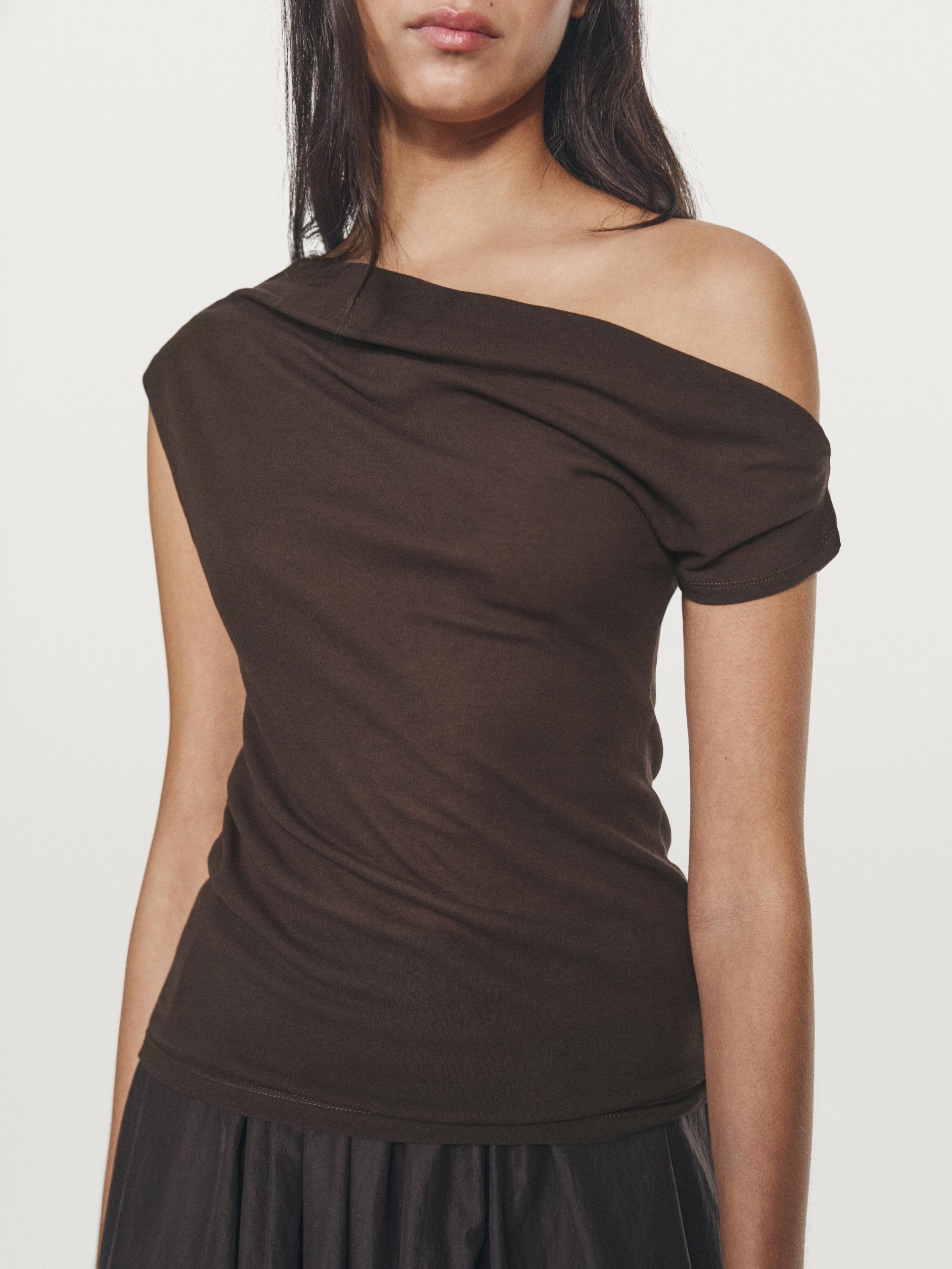 Sleeveless asymmetric top